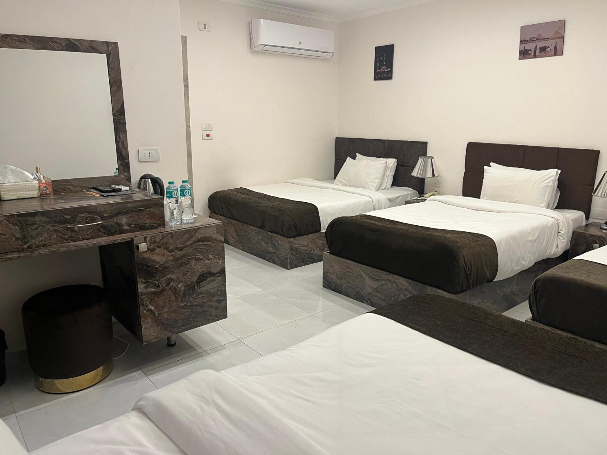 Shadow Pyramids Suites And Jacuzzi Kafret el-Gabal المظهر الخارجي الصورة